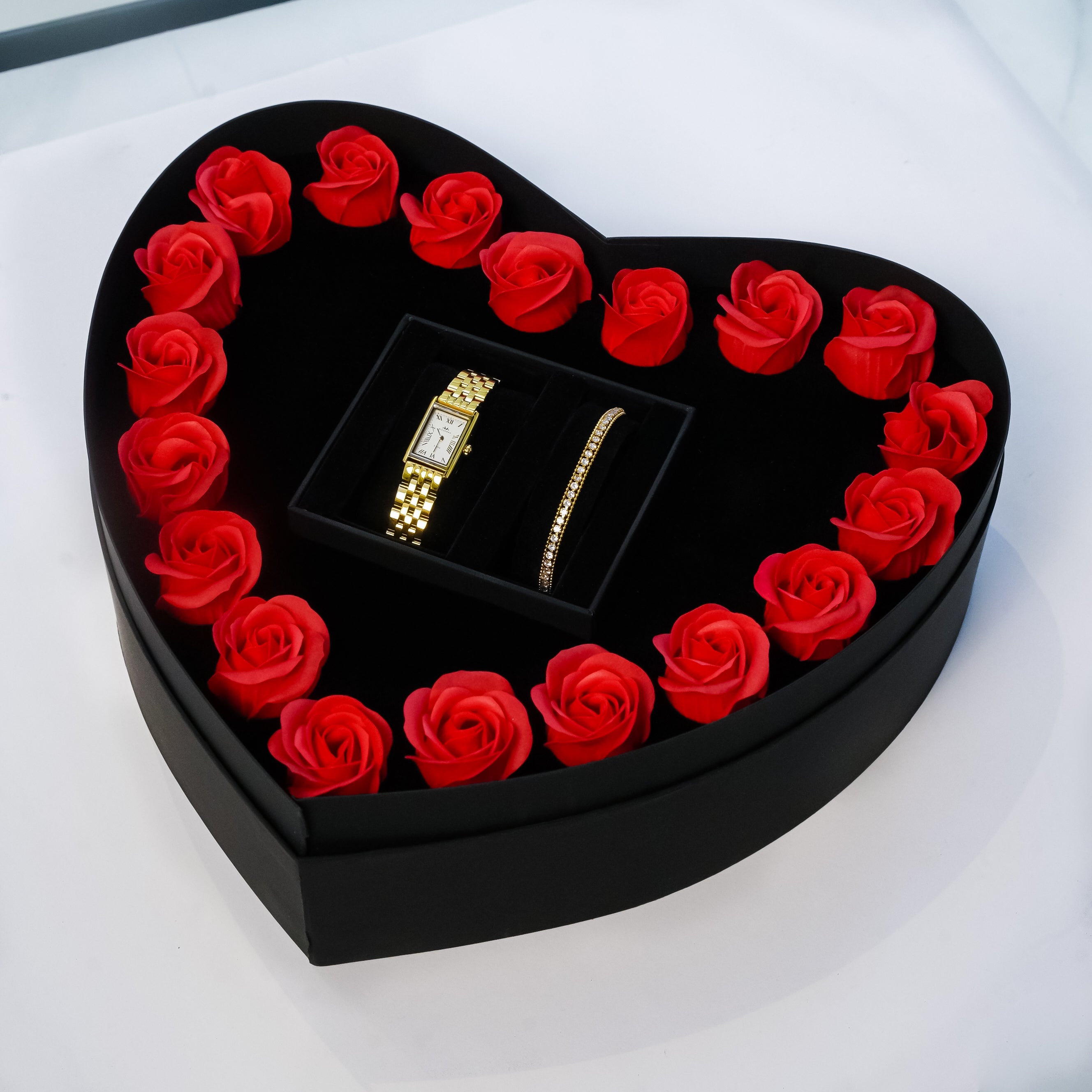 Eterna Gold × Amoura Tennis Bracelet (With Flower Box)