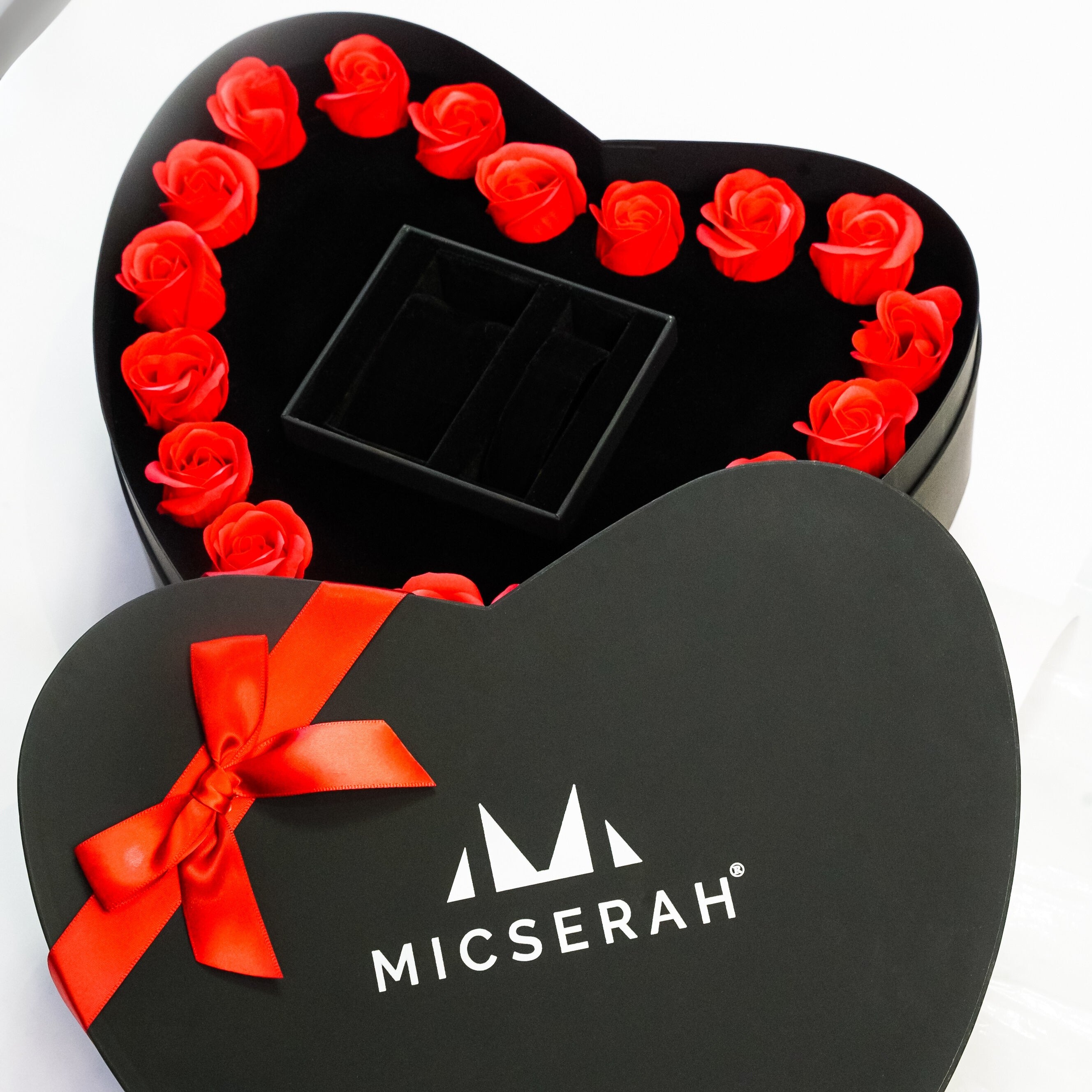 Boyfriend Gold Silver × Amoura Gold Bracelet × Golden Éclat Set (With Flower Box)